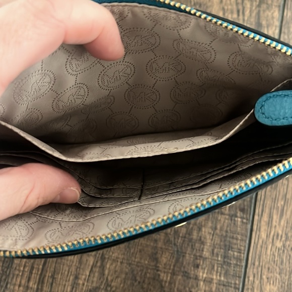 Michael Kors Jet Set Grommet Large Zip Clutch in Blue - Picture 6 of 8